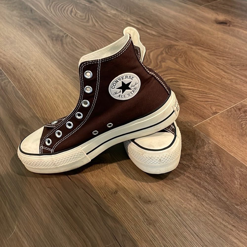 Brown Platform converse worn twice no shoe laces